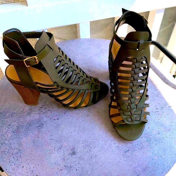 Weaved Wedges - Picture 4 of 9